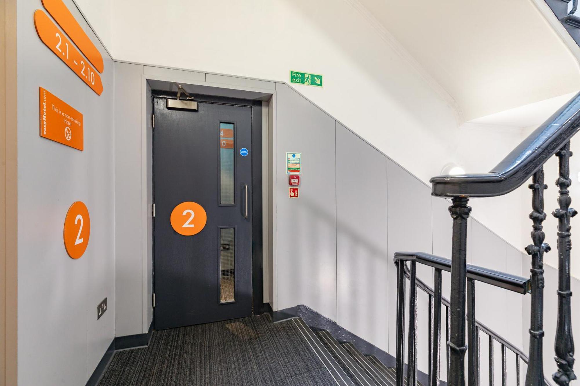 Easyhotel EDI Kültér fotó