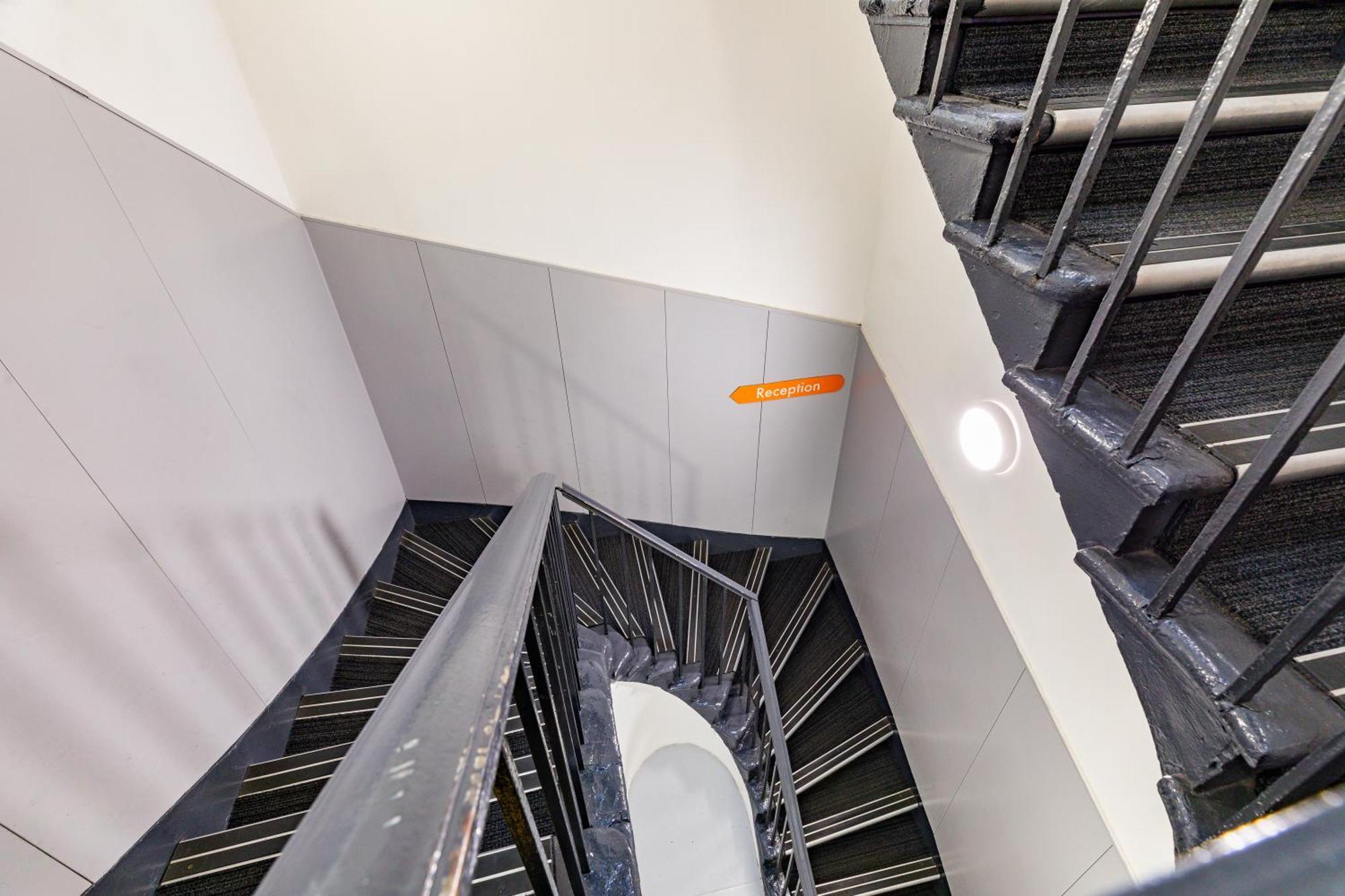Easyhotel EDI Kültér fotó