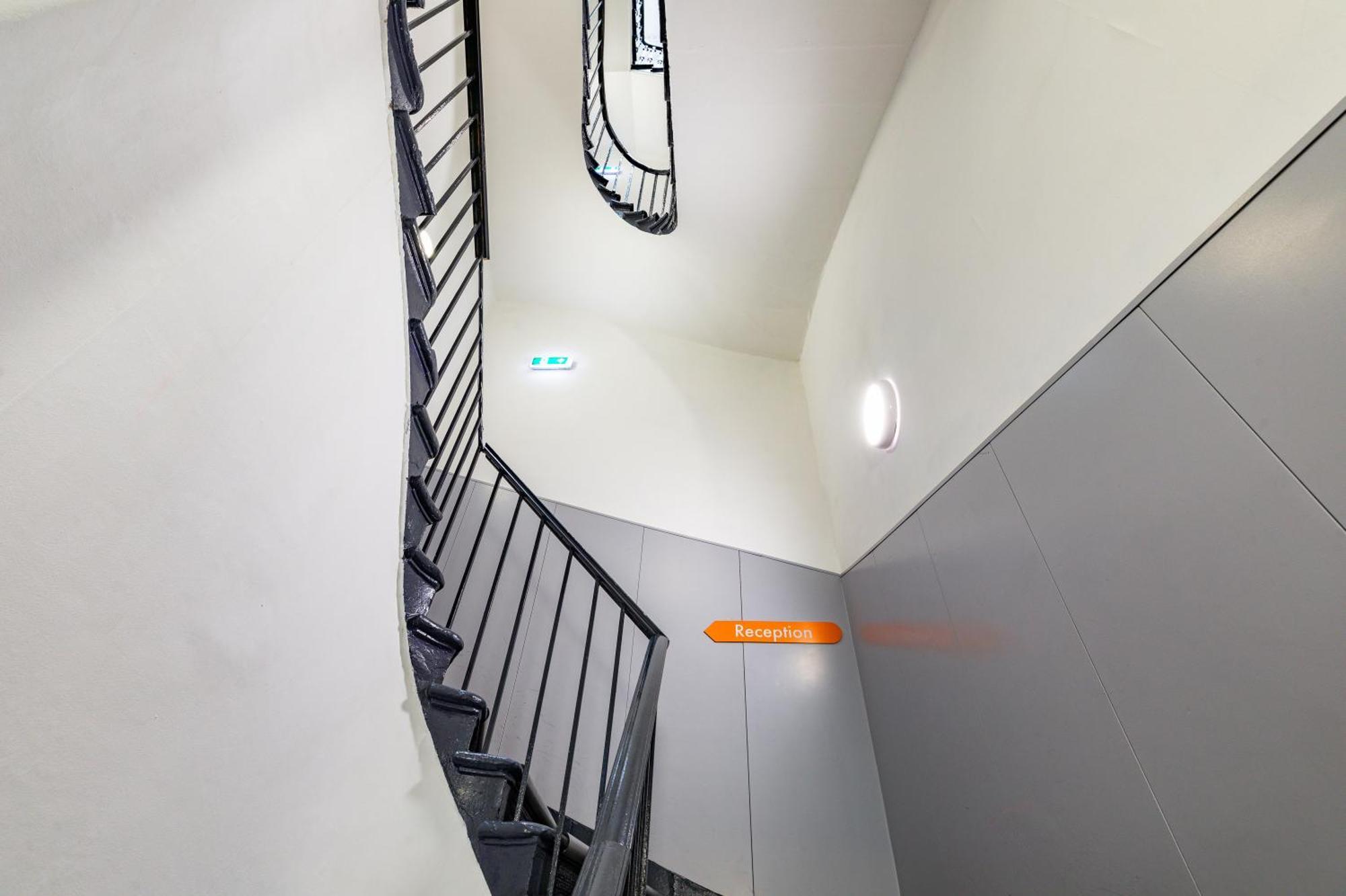 Easyhotel EDI Kültér fotó