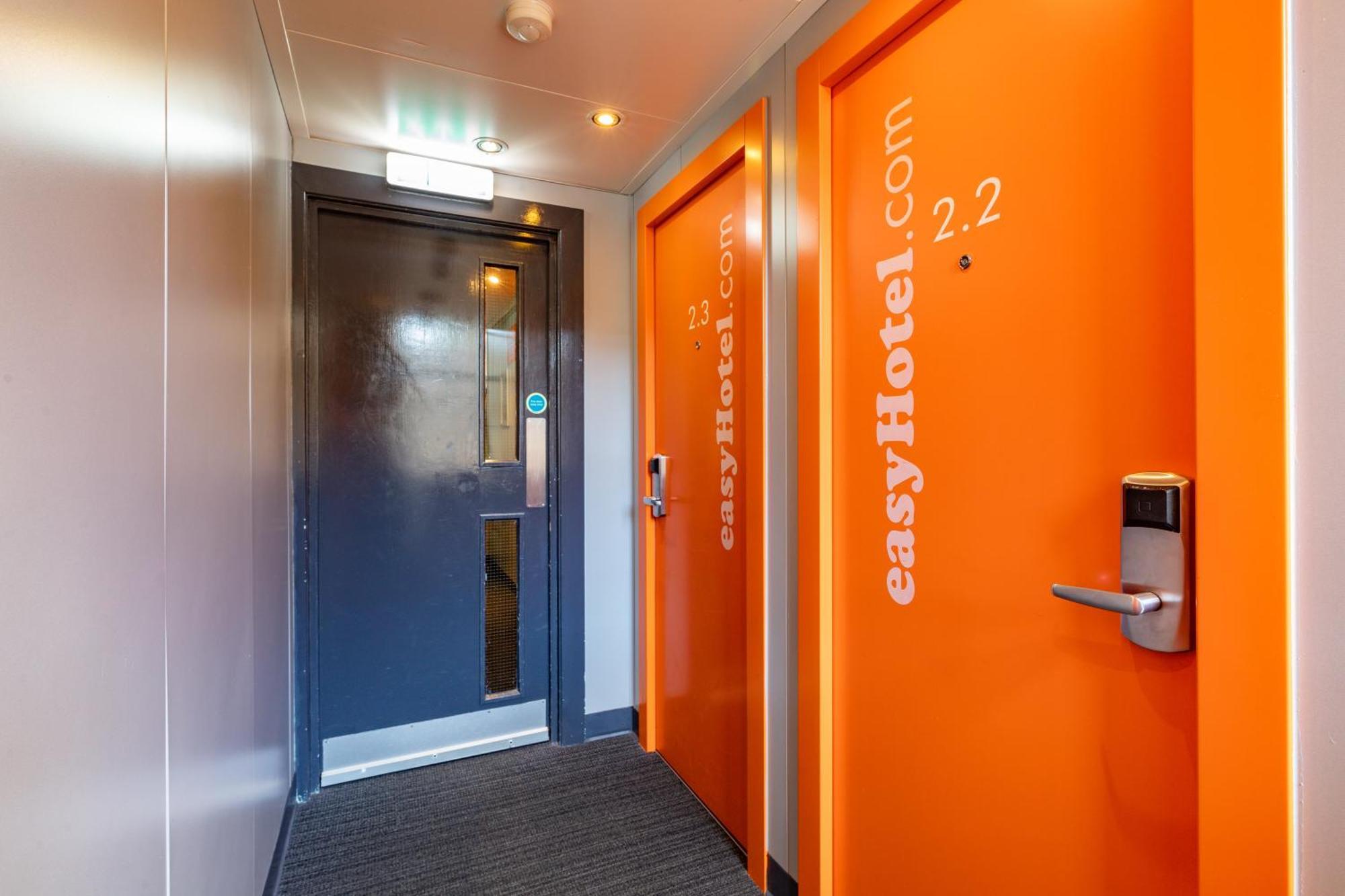 Easyhotel EDI Kültér fotó