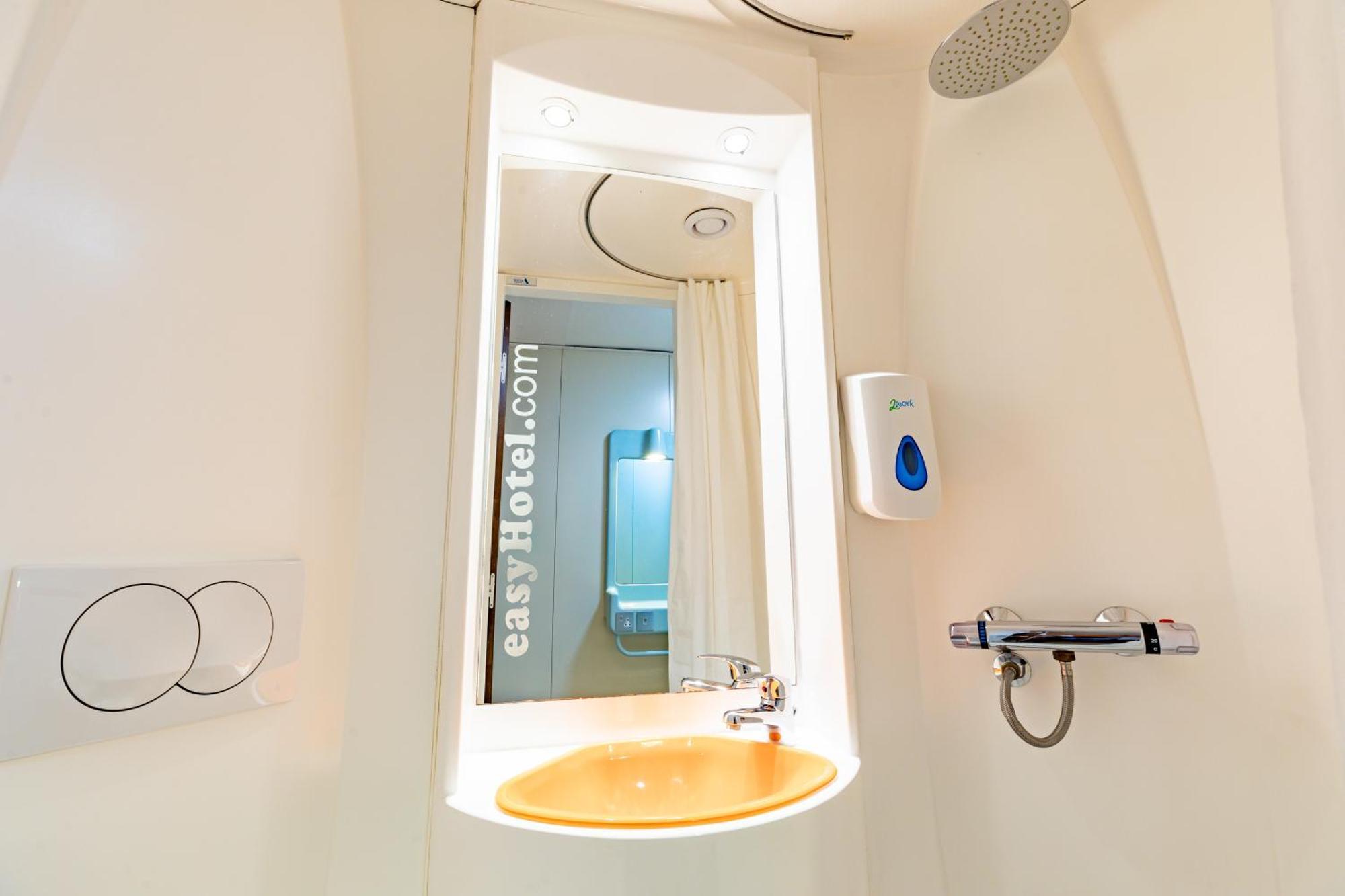 Easyhotel EDI Kültér fotó