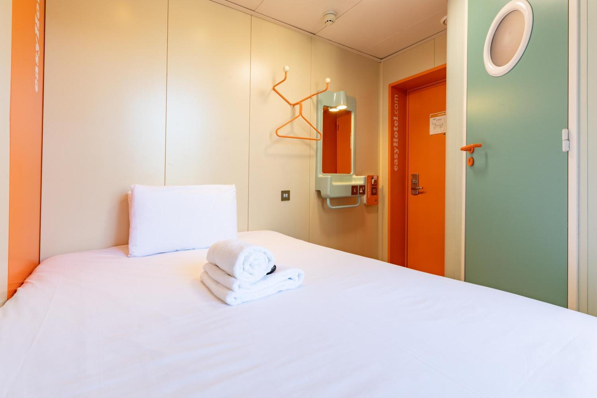 Easyhotel EDI Kültér fotó