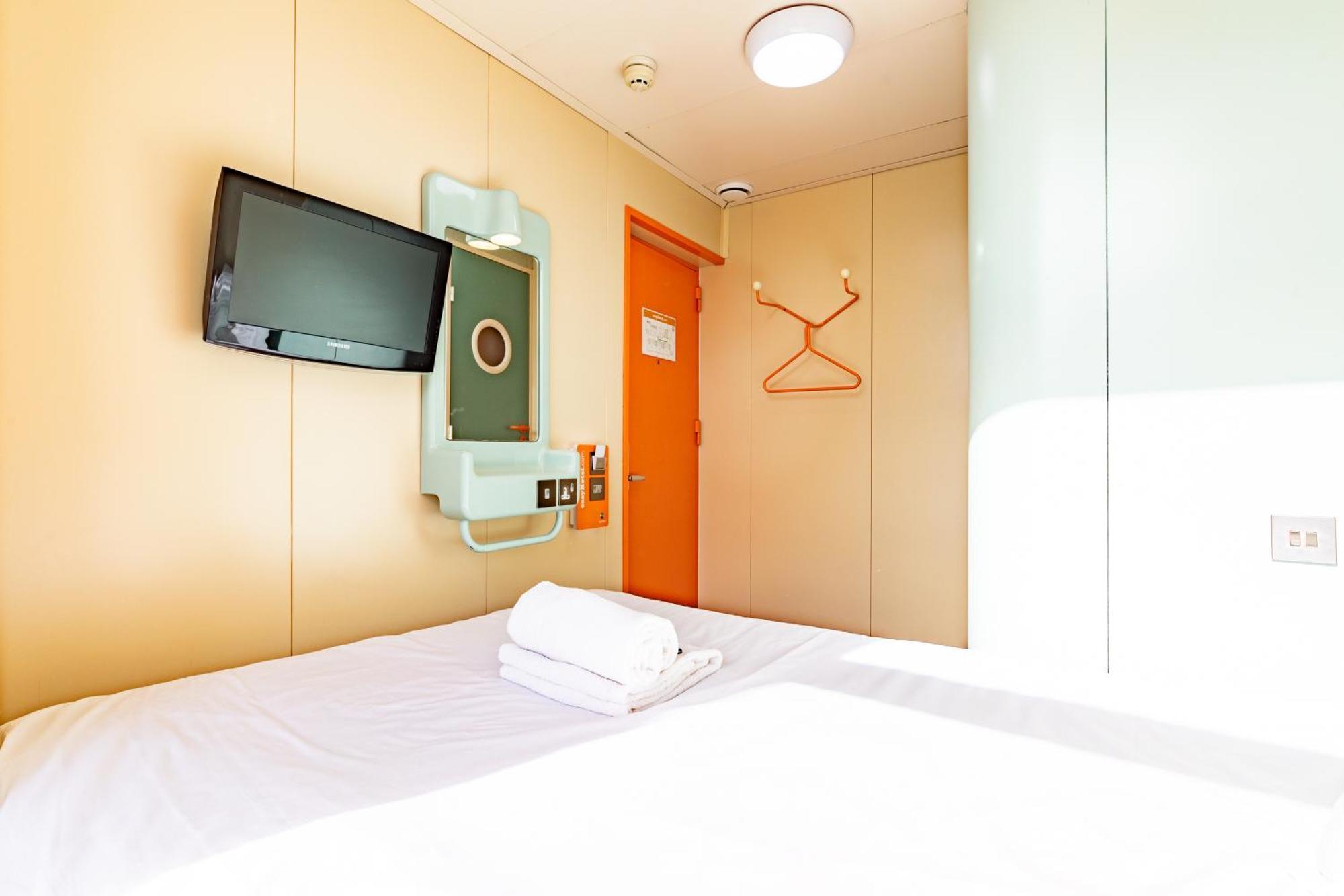 Easyhotel EDI Kültér fotó